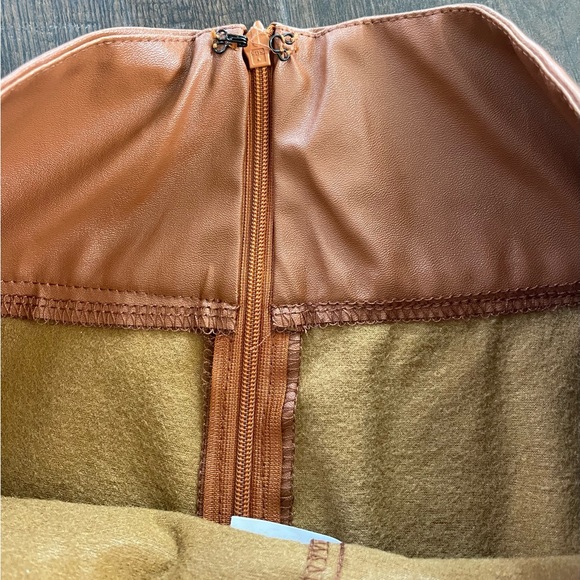 SHEIN Privé Faux Leather Asymmetrical Hem Skirt - Picture 6 of 9